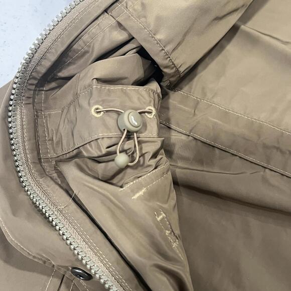 Athleta Boundless Vest Olive Green NWOT Medium Water Repellent - Picture 7 of 8